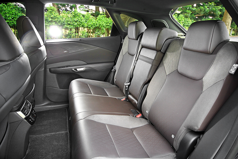 大改款RX在軸距部分比起前代多了60mm，意味著車室空間也稍稍放大了些