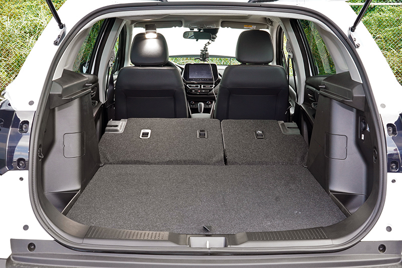 行李廂空間基本便有430升容積,一旦將後座椅背完全放倒後更可擴充至1,230升。