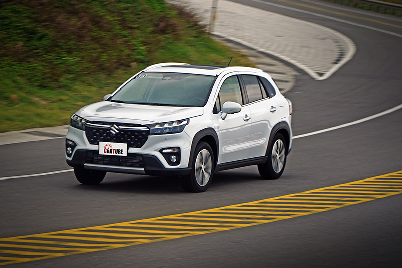 全新S-CROSS不僅搭載1.4L BOOSTERJET渦輪增壓引擎,同時更配上48V輕油電科技。