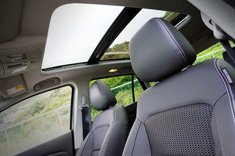 全景式天窗可輕易導光入室,創造乘車時的開闊好心情。