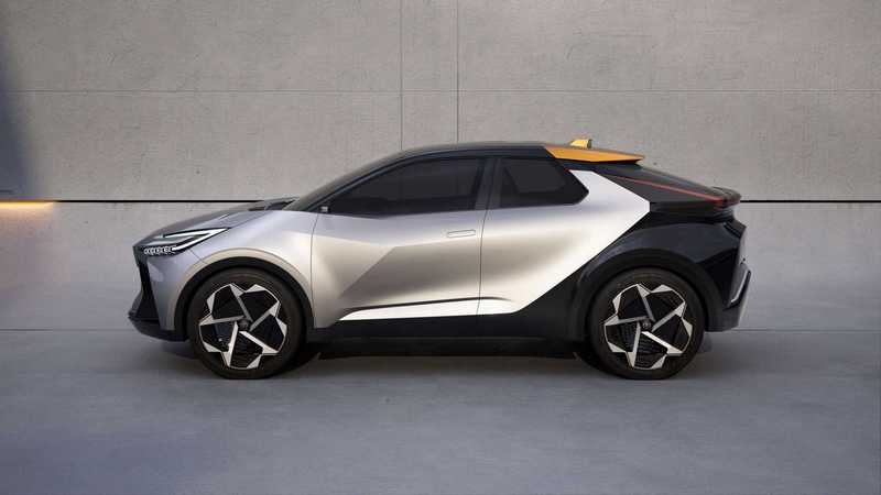 C-HR Prologue擁有豐富的線條永採用隱藏式後門把。