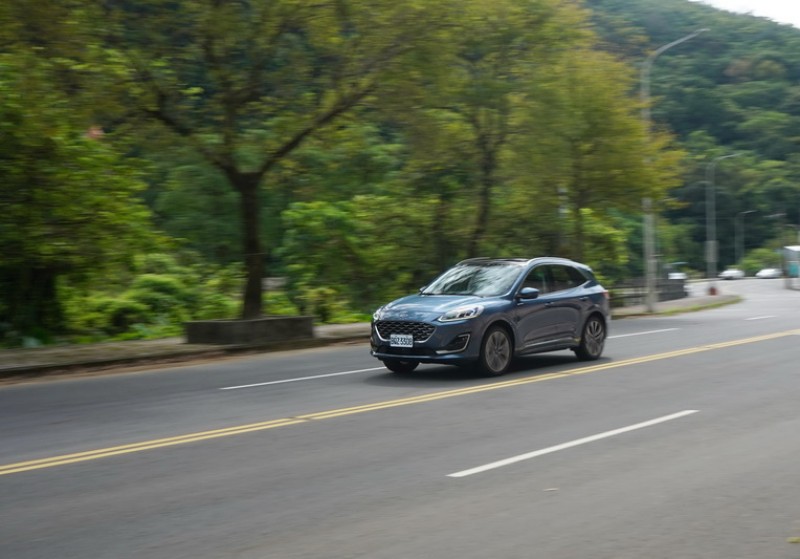 多重隔音工程的施做下,行車寧靜度獲得大幅提升