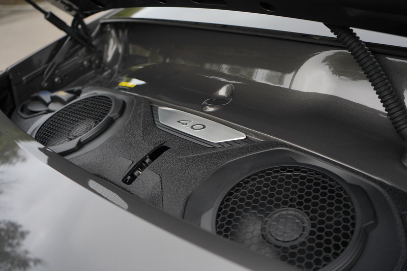 搭載的4.0升水平對臥6缸自然進氣引擎具備510匹最大馬力及47.9公斤米的扭力峰值