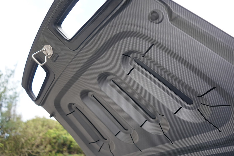 碳纖維前廂蓋亦幫助減輕不少重量!