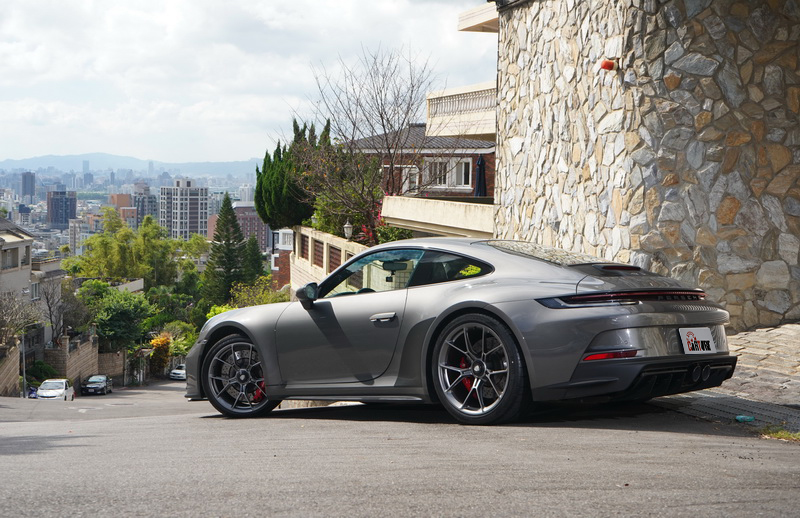 並非每個購買千萬超跑的買家都想要引人注目，有時候開的是一種品味跟自我認同