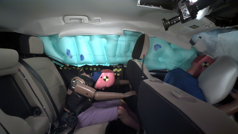 IIHS針對偏位撞擊新增後座測試。