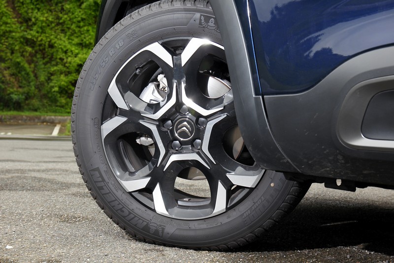 輪胎維持235/55 R18規格,但輪圈造型則有所更改。