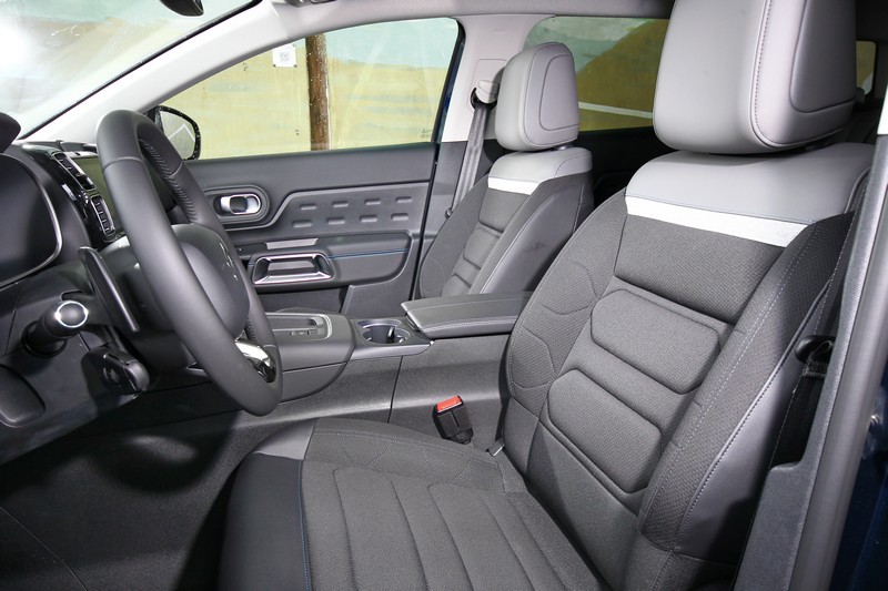 採用第二代Citroen Advanced Comfort頂級舒適座椅,實際乘坐有著如同沙發般舒適。