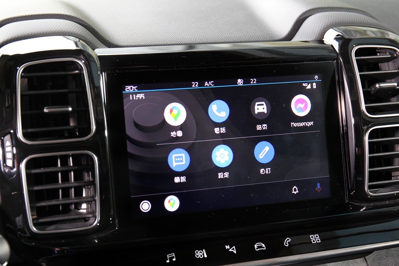 中控依舊為8吋觸控螢幕,支援Apple Carplay/Android Auto連接。