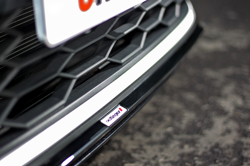 Oettinger外觀套件讓Golf GTI經典駕馭版增添些許性能氣息。