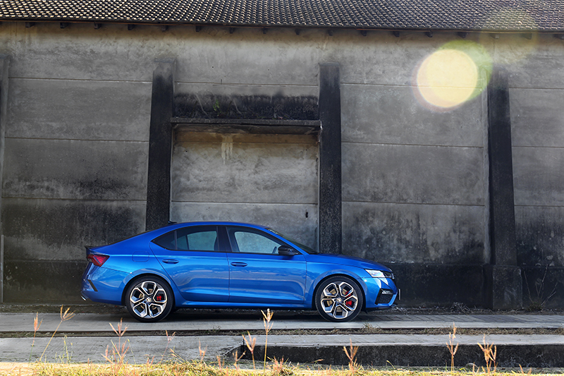 這次試駕也發現到其實Octavia五門斜背也挺好看的。