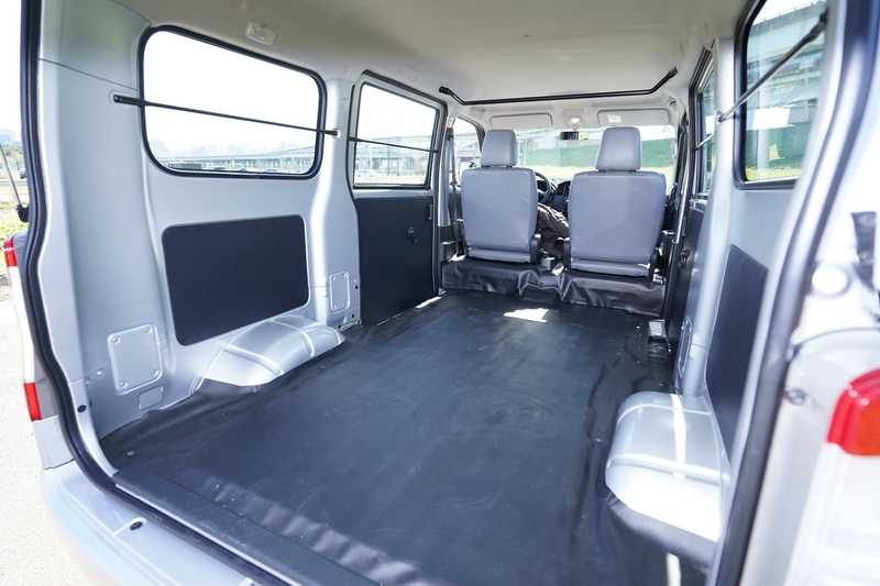 車寬與軸距分別多出9.5公分及4公分的優勢,對於置放貨品或乘載乘客的空間餘裕度都優於對手