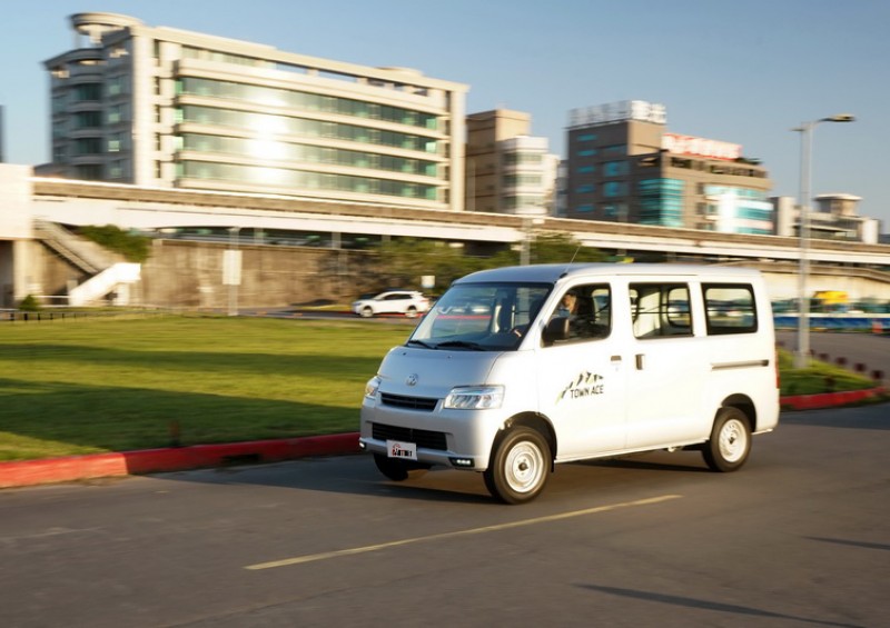 手排變速系統在前兩檔以提供更為綿密的加速需求所因應的齒比調教,3-5檔則以省油取向來提升綜合油耗表現