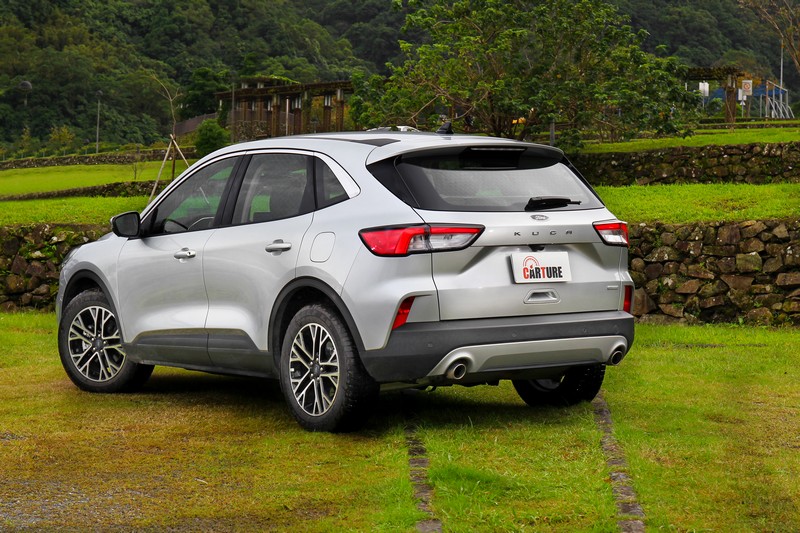 Kuga擁有最符合當前運動休旅趨勢的流線輪廓,同時座艙也帶來滿滿動感氛圍。