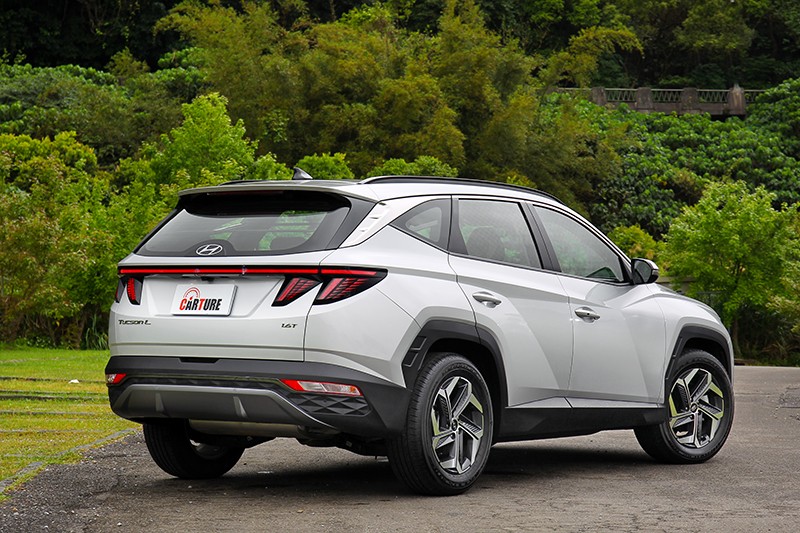 Hyundai Tucson L走的則是冷冽科技風,前衛感受堪稱四車之最。