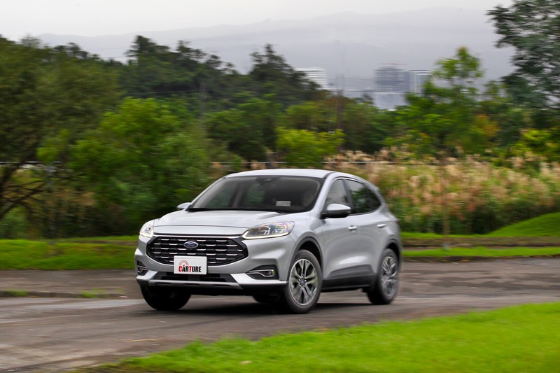 Ford Kuga展現極為積極而自信的加速態勢,甚且挑起想要開更快的慾望,堪稱同級最佳動態性能王。