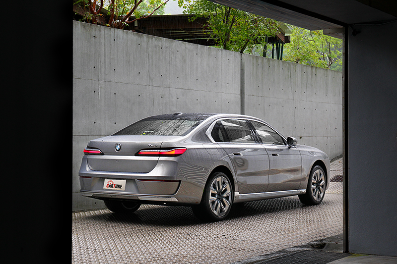 新世代7系列全都為5,391 mm長軸車型。