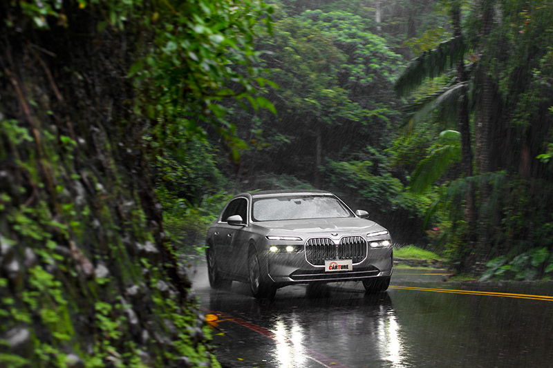 出色的隔音與制震能力，絕大多數是不太容易發現路面不平。