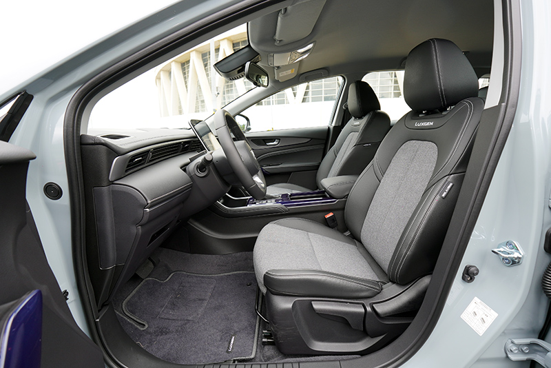 新配置的LUXGEN CARE+座椅，看似樣式簡單，但整體乘坐舒適性卻有明顯地提升。
