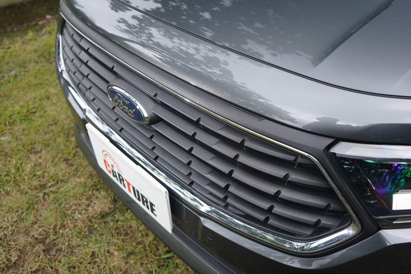 Tourneo仍是採傳統橫柵式八邊型的水箱罩造型