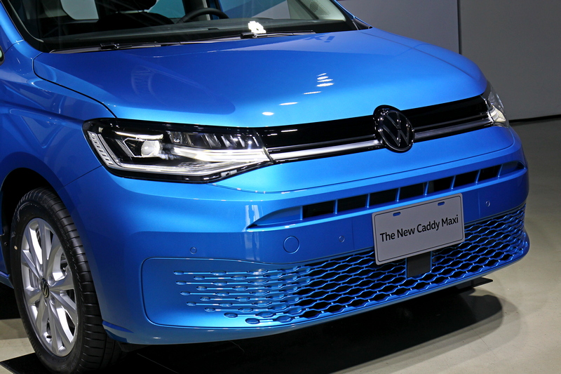 Caddy Maxi則以類似電動車封閉式的造型讓氣流從下端的蜂巢狀開口導入