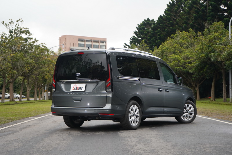 尾廂造型向來是商用車在設計上的一大挑戰,畢竟方正的輪廓要設計得多好看有一定難度