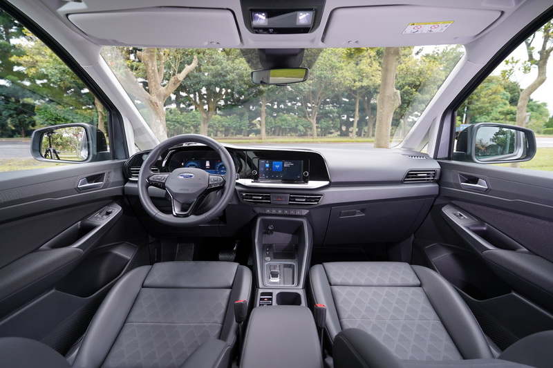 車艙布局可嗅出Tourneo Connect帶有濃濃的”福斯味”