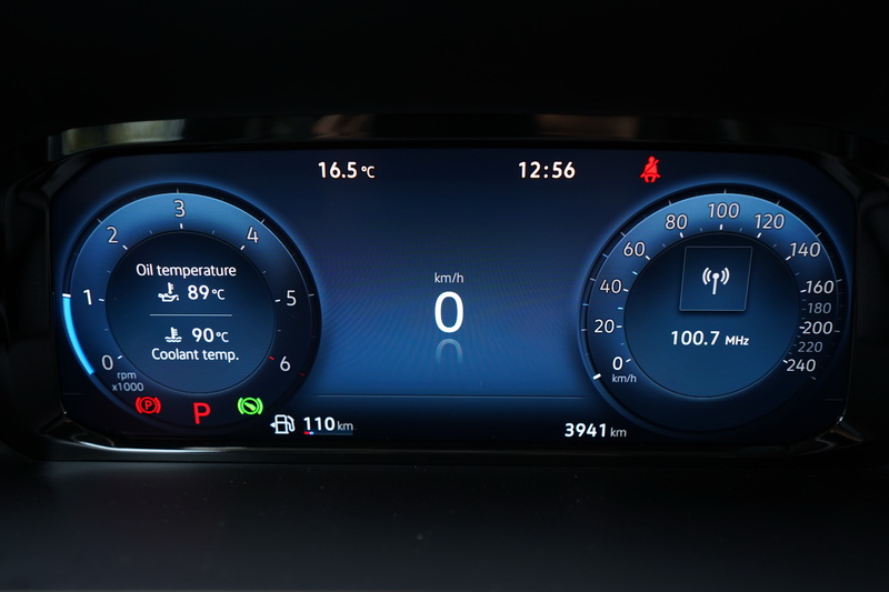 10.25吋的數位駕駛儀表或8.25吋的中央觸控螢幕皆比照Caddy Maxi的配置模式辦理