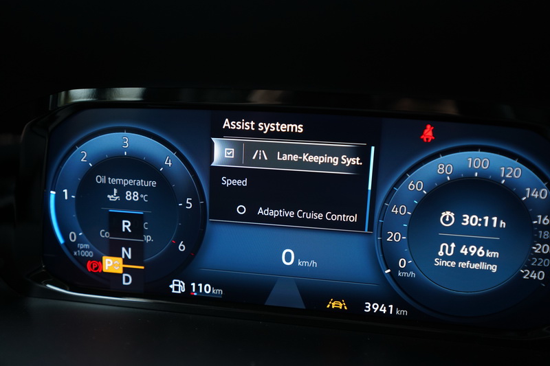 頂規的玩咖版也未擁有車道置中維持功能,僅有LKA車道偏移輔助系統