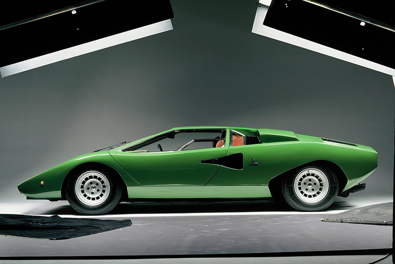 小時候，牆上海報裡的漂亮跑車哪台沒有身披鮮豔漆色？