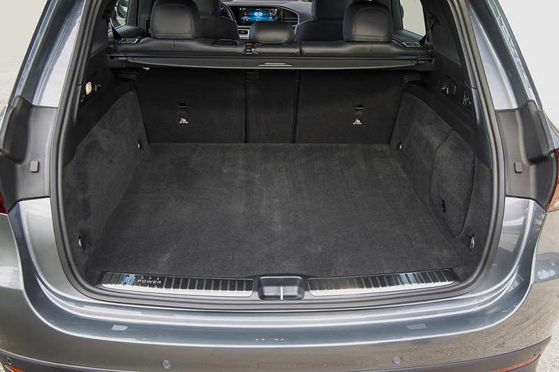 在行李廂下方的備胎槽會因滲水導致積水，進而影響汽油泵浦運作，發生故障停止供油，使得引擎會因此無預警熄火。