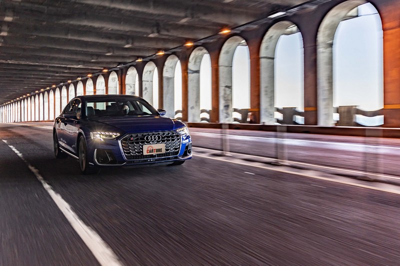 動態模式下懸吊回饋僅稍加略硬,但卻給予更高的穩定度與極限和駕駛信心。