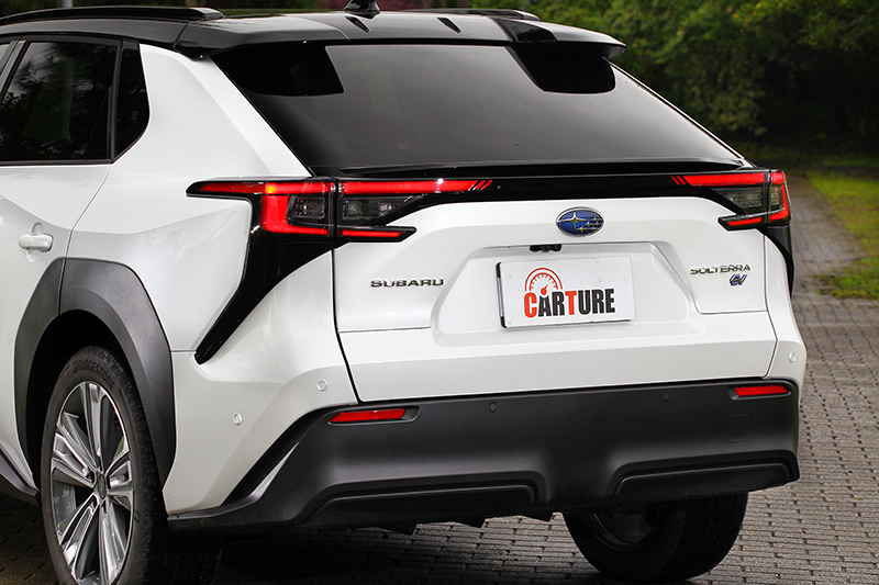 尾燈同樣也採用品牌廣泛使用的ㄈ型造型。