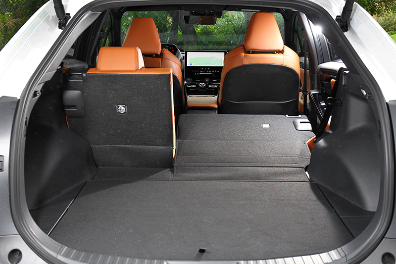 行李廂擁有452公升容積。