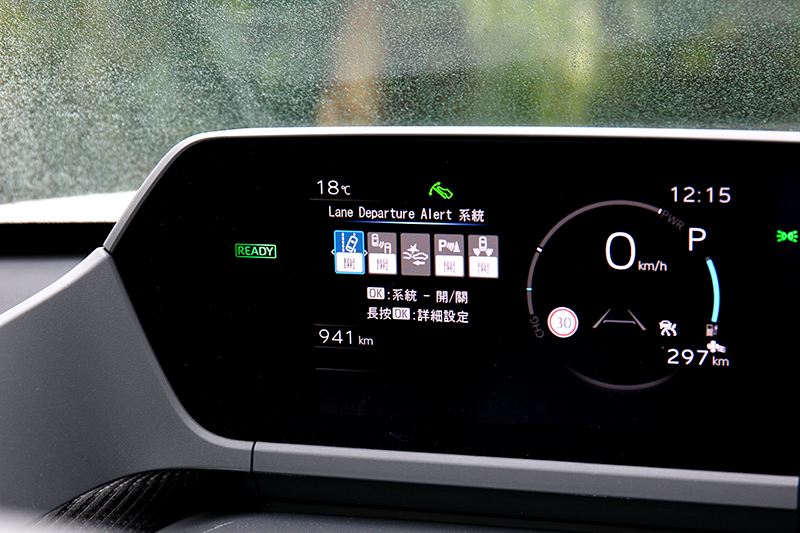配置TSS 3.0系統，具有DRCC主動車距控制定速巡航、LTA車道維持置中、PCS預防碰撞自動煞車等功能。