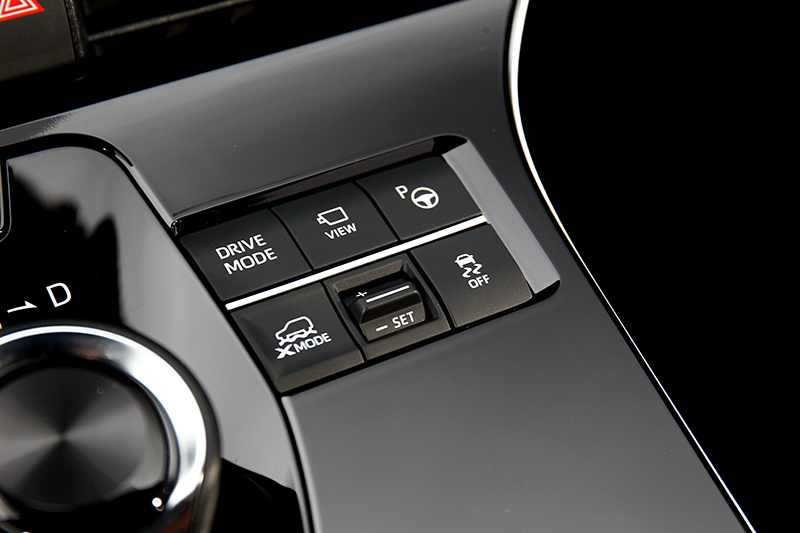 Solterra具有Power模式、X-Mode(雪地/沙地/積雪/泥濘)、Grip Control 五段速域抓地力控制。