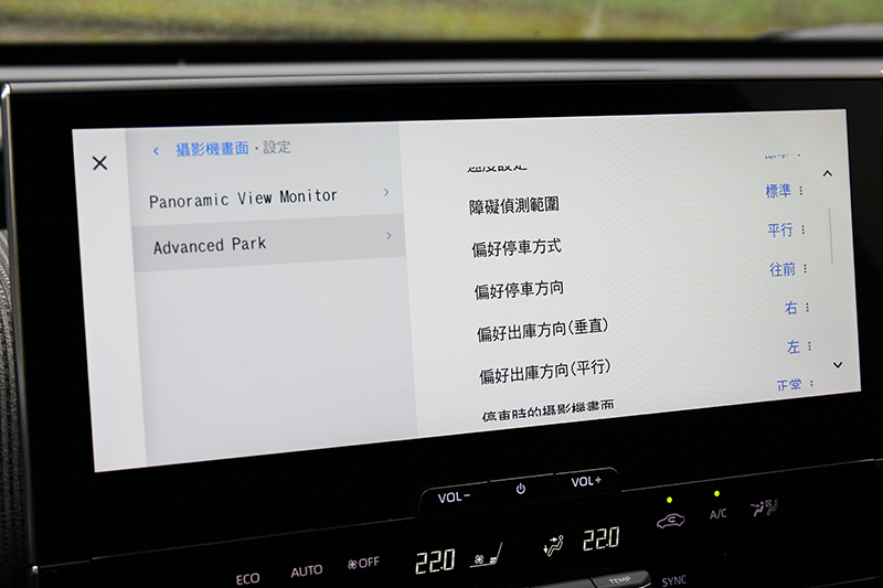 不會停車沒關係，有配備智能停車輔助系統。