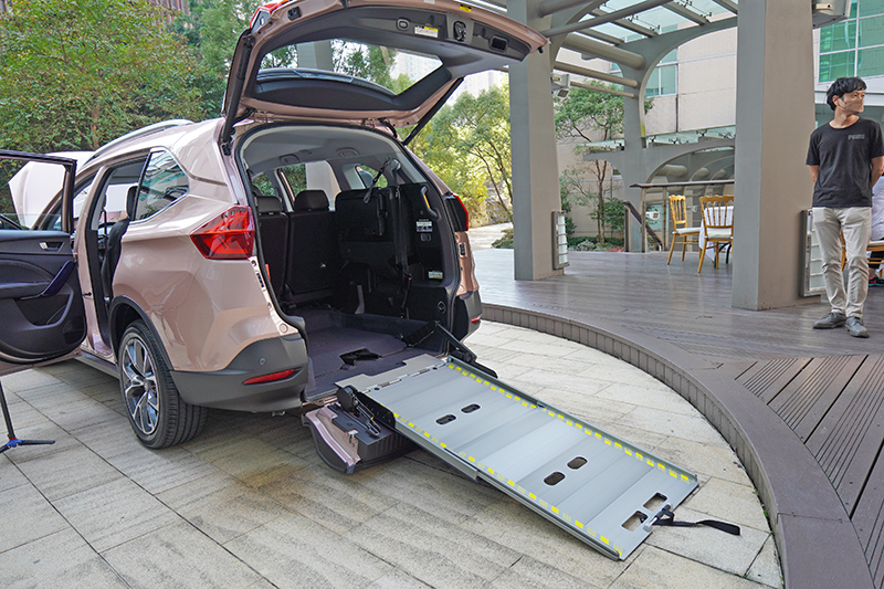 【車勢星聞】梁佑南號召兒女做公益,為台東偏鄉協會募得全新上市的Luxgen URX NEO一台。(圖:本站資料照)