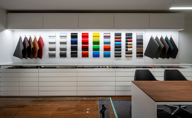 台南保時捷中心將保時捷的企業識別與「Destination Porsche」概念優雅地結合,提供南台灣車迷更親近、客製化及以人為本的品牌體驗。