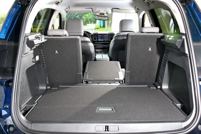 一般狀態下即有580升的基本行李廂容積，一旦將可分別前傾的後座椅背收折，更能創造出最大1,630升的載運空間。