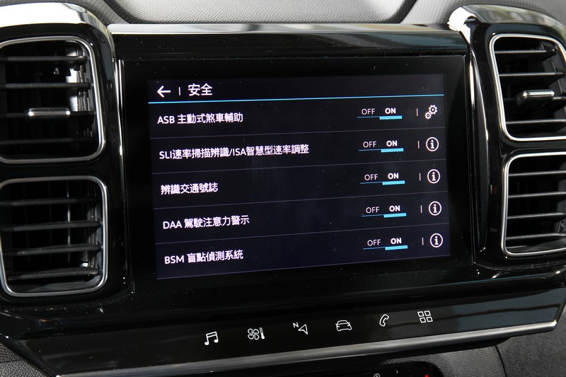 CITROËN C5 AIRCROSS擁有齊全ADAS先進駕駛輔助系統，並滿足Level 2半自動駕駛輔助規範。