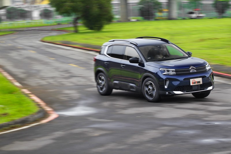 有了齊全的ADAS先進駕駛輔助系統,無論日常行駛或長途旅行都能更加輕鬆且安全無虞。