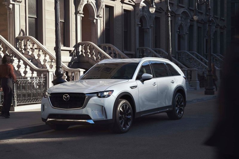 CX-90外型圓潤典雅，整體樣貌和CX-60頗為相似。