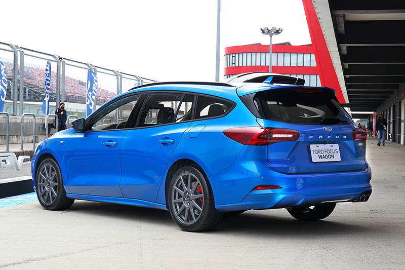 5門Wagon車型最大特色莫過於尾部多出一截的車廂造型