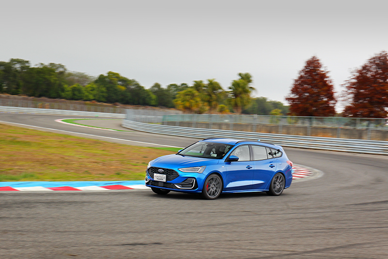 彎道操控關卡是在一個S型複合型高速彎道中體驗綜合彎道的操駕反應