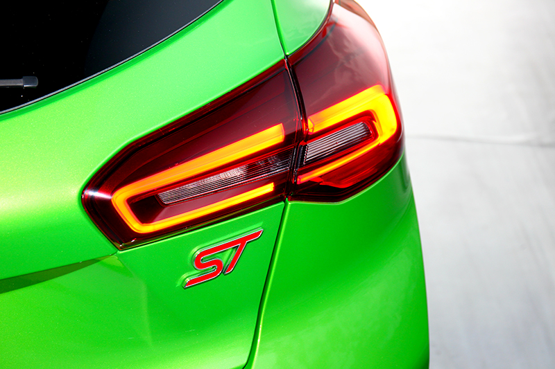 福特六和也向原廠爭取到ST車型首批350部的名額,包含Hatchback與Wagon車型,前者搭載的是手排變速箱後者則為自排配置