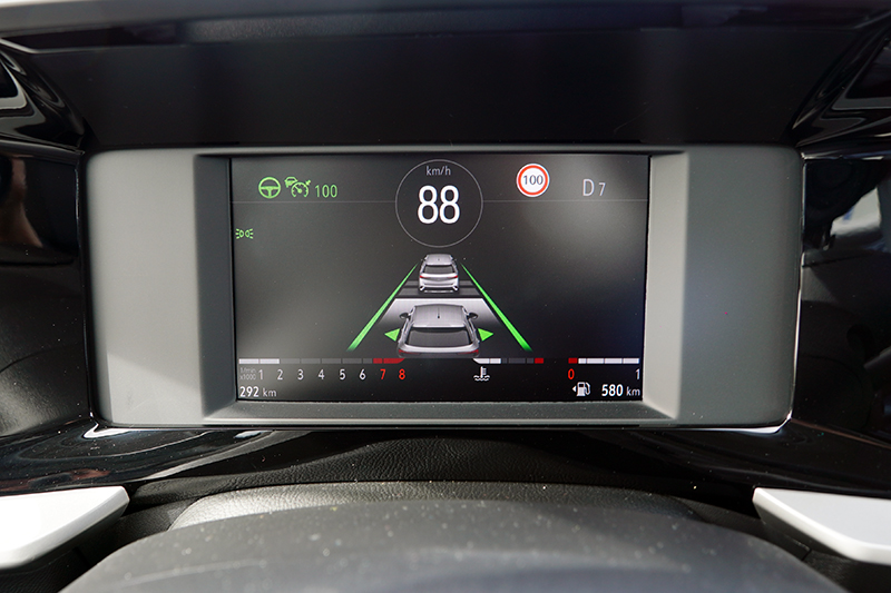 Mokka配有Opel Driver Assistance Systems智慧安全駕駛輔助系統,基本當前達Level 2半自動輔助駕駛水準該有的輔助科技都沒有缺席。