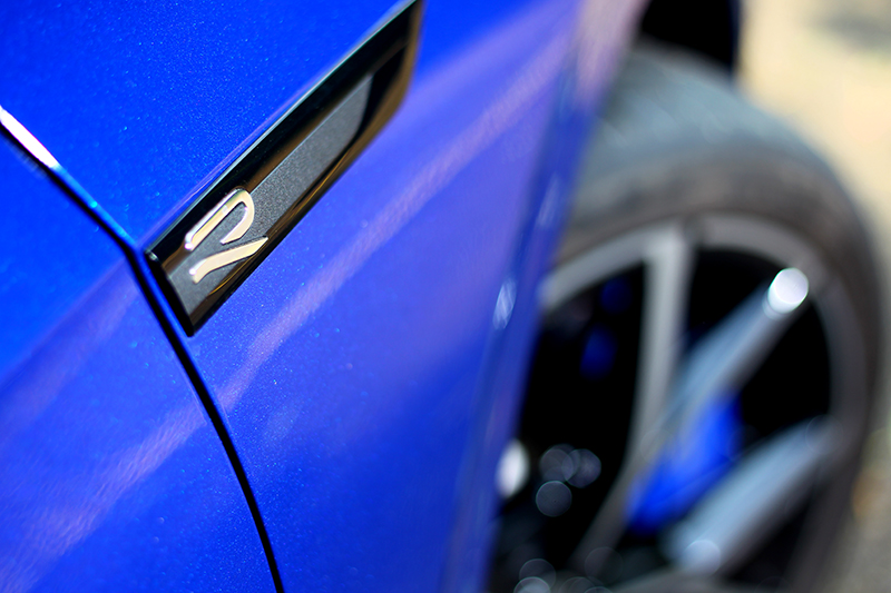 車身R銘牌就是會有高人一等的虛榮感。