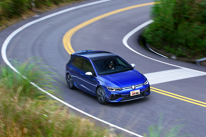 DCC、VDM、扭力分配系統加持，基本上在山路會依腦中路線劃過。