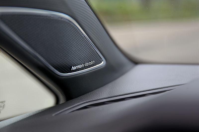 Golf R特仕車還配備harman/kardon音響系統。